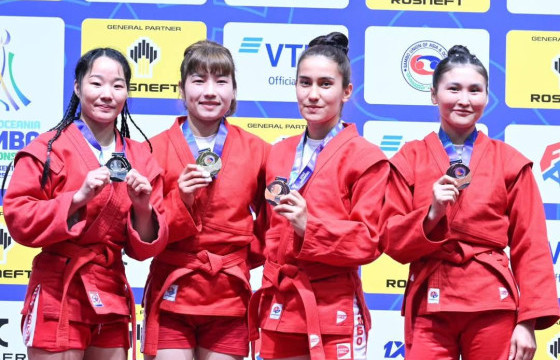 Д.Сарантуяа  самбо бөхийн Азийн аваргаас мөнгөн медаль хүртэв