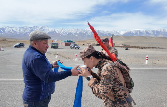 Марафон гүйгч Э.Даваажамц, Б.Буянхишиг нар 500 км-ийг туулжээ