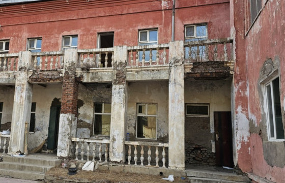 Хууль бусаар ашиглаж байсан эмийн үйлдвэрийн барилгыг албадан чөлөөлж, нурааж эхэллээ