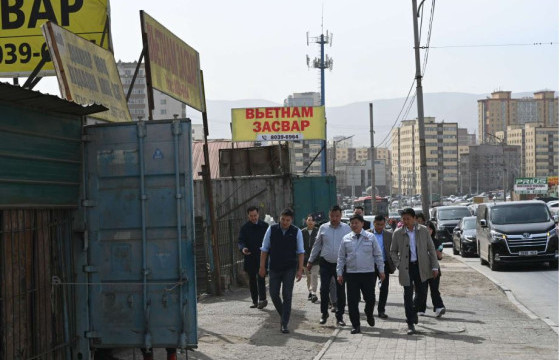 Х.Нямбаатар: Хотын төвөөс нэг км зайд хоёрдогч түүхий эд авч, машины тос, масло солиод байх нь зохимжгүй