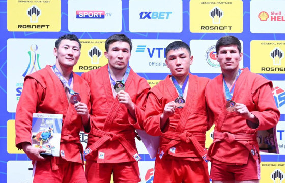 Э.Гансүх самбо бөхийн Азийн аваргаас мөнгөн медаль хүртлээ