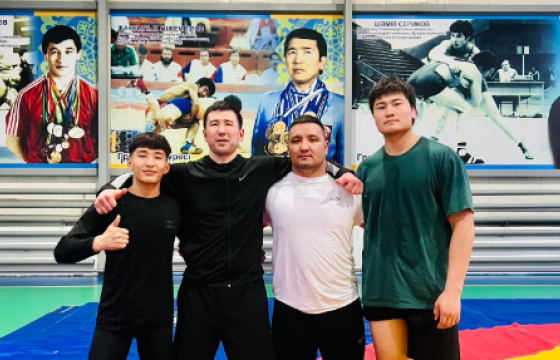 Сонгомол бөхийнхөн Taimbet Komekbayev-ийн тэмцээнд барилдаж эхэллээ