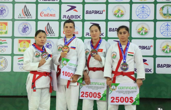 Г.Ганцэцэг gushtigiri бөхийн дэлхийн цомын тэмцээнээс мөнгөн медаль хүртжээ