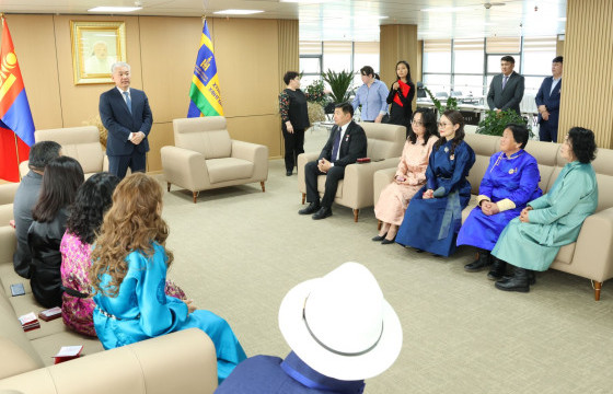 Хүнс, хөдөө аж ахуй, хөнгөн үйлдвэрийн яам байгуулагдсаны 100 жилийн ойг тохиолдуулан шагнал гардууллаа