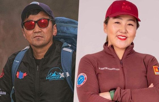 Манай хоёр уулчин Эверестэд авирч эхэллээ