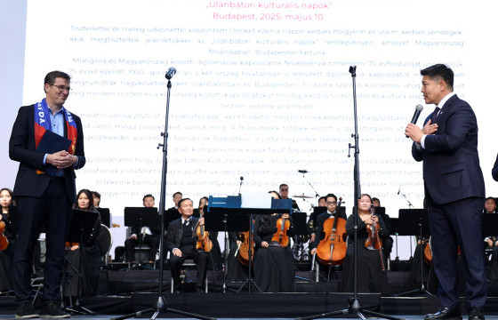 НЗДТГ-ЫН МЭРГЭЖИЛТЭН: Монгол, Унгар Улсын дипломат харилцаа тогтоосны ойд зориулж Хотын дарга 80 гаруй хүний бүрэлдэхүүнтэй явсан 