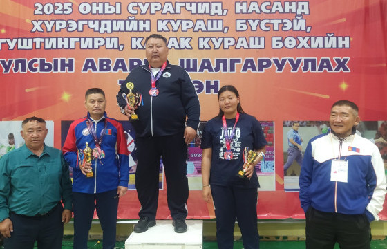 “Хаан хүнс импекс” клуб курашийн УАШТ-ээс 7 алт, 1 мөнгө, 3 хүрэл медаль хүртжээ