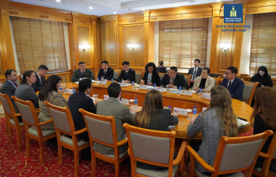 АНУ-ын Төлөөлөгчдийн танхимын Дотоод аюулгүй байдлын хорооны албаны хүмүүсийг хүлээн авч уулзлаа