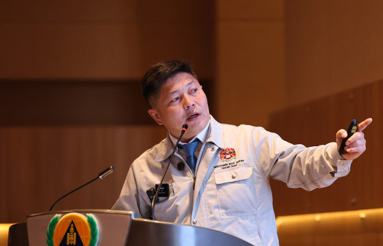 Хотын дарга Х.Нямбаатар хууль, шүүхийн шийдвэрийн дээгүүр туучин Монголын уламжлалт гэсэн бүхнийг үзэн ядах мэт нурааж, устгаж байгааг хараад л суух уу Д.Амарбаясгалан дарга аа, УИХ-ын эрхэм гишүүд ээ