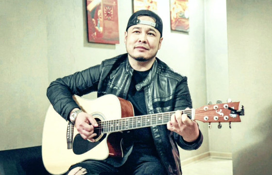 НҮДЭЭ АНИАД НАМАЙГ ДАГААД ДУУЛ...