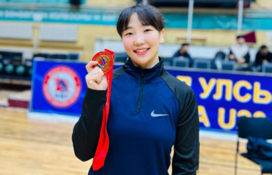 Л.ЭРДЭНЭБОЛОР: Хөдөө гэртээ дүү нартайгаа барилдаж өссөн нь спортод хөтлөсөн дөө