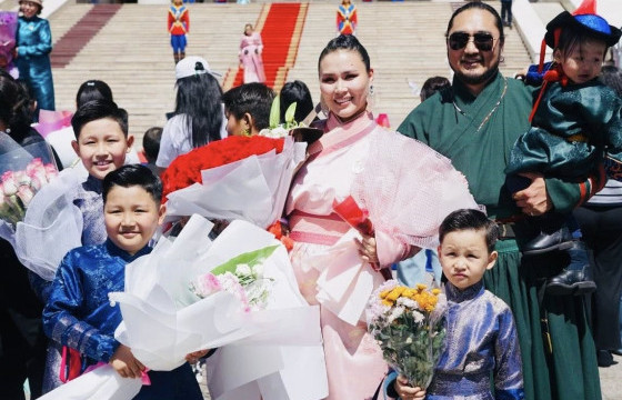 Жүжигчин Г.Номуун Алдарт эхийн II одон хүртлээ