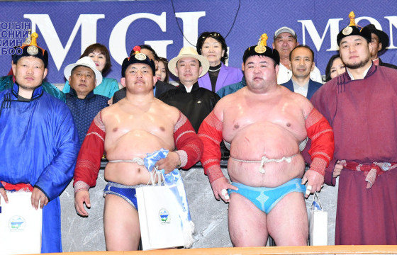 УЛСЫН ЗААН Б.БАТ-ӨЛЗИЙ ТҮРҮҮЛЛЭЭ