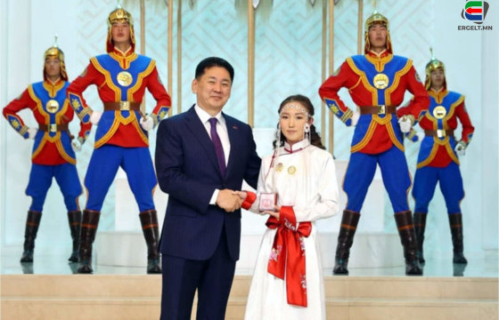 22 НАСТАЙ АЛДАРТ ЭЭЖ Г.ГАНЗУЛ: ХҮМҮҮС “ЗАЛУУГААРАА ОДОН АВЛАА” ГЭЖ ШҮҮМЖИЛЖ БАЙГАА Ч БИ ХАМГИЙН ЖАРГАЛТАЙ ЭЭЖ ШҮҮ ДЭЭ