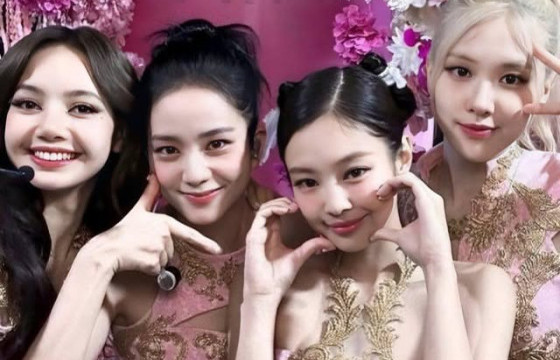 BLACKPINK ЭРГЭН ИРЛЭЭ