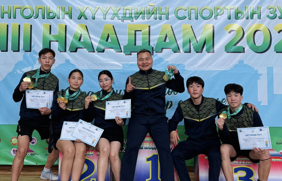 Хүүхдийн спортын наадмын бадминтоны тэмцээнд Дарханы баг түрүүлэв