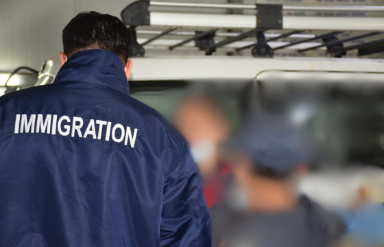 Хуурамч бичиг баримт ашигласан, визний хугацаа хэтрүүлсэн 39 гадаад иргэнийг албадан гаргалаа 