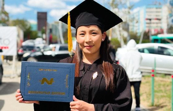 Гавьяат тамирчин Б.Баасанхүү сургуулиа төгслөө