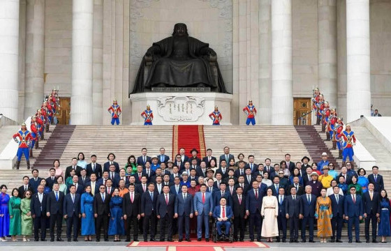 ЭРХ МЭДЛИЙН ӨРСӨЛДӨӨНД ЭДИЙН ЗАСАГ ЭЛГЭЭРЭЭ ХЭВТЛЭЭ