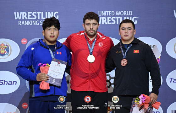 Б.НАМБАРДАГВА ХАМГИЙН ХҮНД ЖИНД МӨНГӨН МЕДАЛЬ ХҮРТЛЭЭ