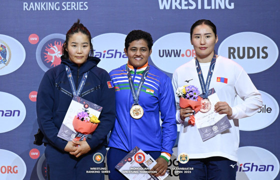 Э.ДАВААСАН 76 КГ-Д МӨНГӨН МЕДАЛИЙН ЭЗЭН БОЛЛОО