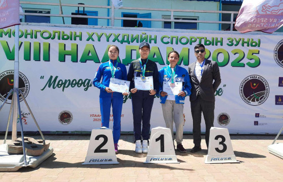 Б.Нандин-Эрдэнэ хүүхдийн наадмын хос алтан медаль хүртжээ