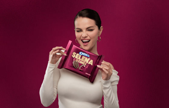 СЕЛЕНА ГОМЕЗИЙН ГАРЫН ҮСЭГТЭЙ OREO ЖИГНЭМЭГ ОЛНЫ АНХААРЛЫГ ТАТАЖ БАЙНА