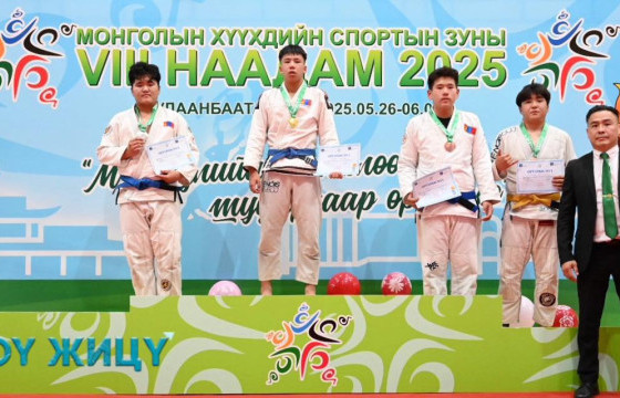 Д.Чингүүнжав хүүхдийн наадмын +85 кг-ын аварга болов