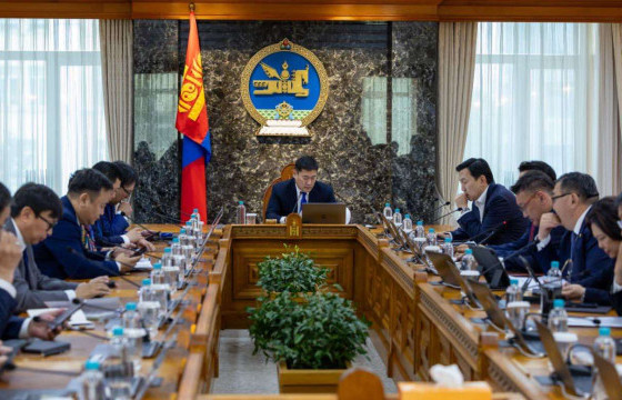 Засгийн татвар, нийгмийн даатгалын хуулийн төслүүдийг хэлэлцэж байна