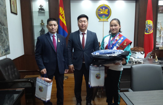 Самбын өсвөрийн Азийн аварга А.Ариунгуад хүндэтгэл үзүүлэв