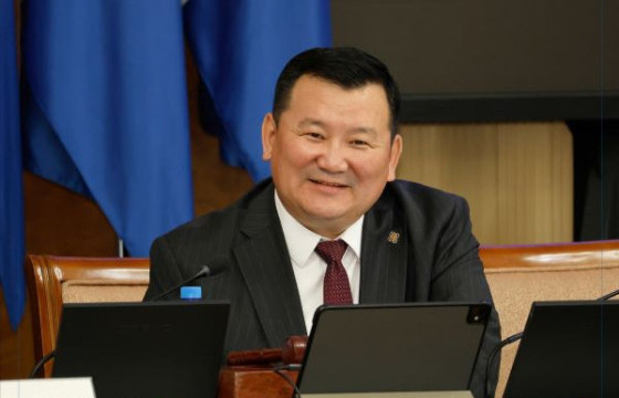 Л.МӨНХБААТАР: Парламентад суудалтай таван нам оролцож байж Ерөнхий сайдыг томилох нь зүйтэй