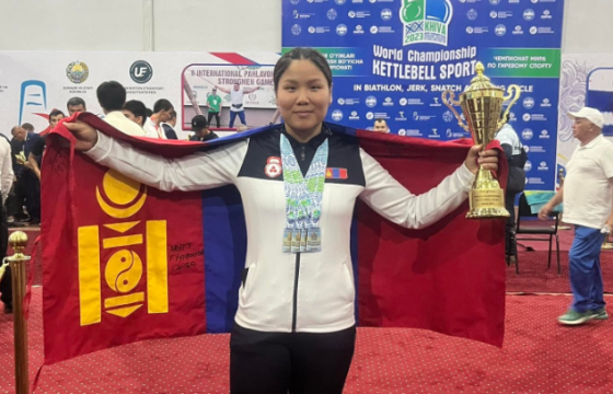 Б.БАЯРСАЙХАН: Намайг аав шигээ дөрвөн мөчиндөө жигд тэнхээтэй гэх нь бий