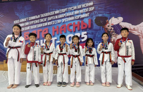 “Эрдэнэт таэквондо холбоо”-ны тамирчид бага насны улсын аваргад амжилттай оролцов