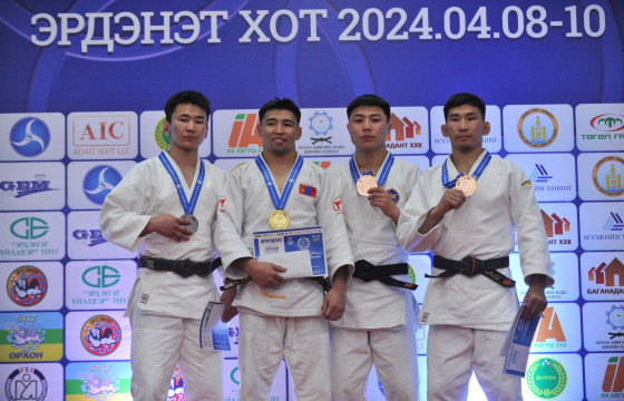 ЭНЭ ӨДӨР УЛСЫН АВАРГА Л.СУМЪЯА МЭНДЭЛЖЭЭ