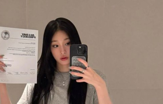 АНХНЫ “CHAEBOL IDOL” ANNIE ДЕБЮТЭЭ ХИЙНЭ