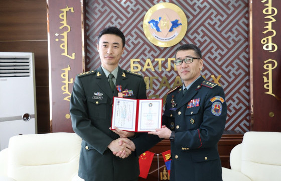 ХАМТЫН АЖИЛЛАГААНЫ АСУУДЛААР САНАЛ СОЛИЛЦЛОО