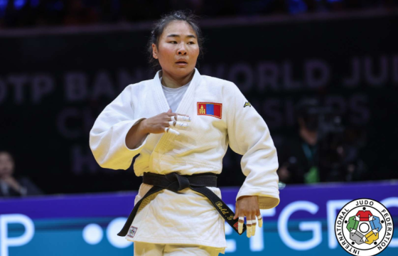 Б.ГАНХАЙЧ: Дэлхийн аваргын дэвжээнд өрсөлдөгчөө ялна, унагааж чадна гэсэн бодлоор сэтгэлээ хурцлаад гарсан 