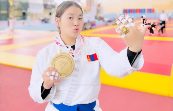 Б.ХОНГОРЗУЛ: Сонгон суралцах хичээл дээр О.Болд-Эрдэнэ багшийг сонгож жюү жицүгийн бэлтгэлд анх орж байлаа