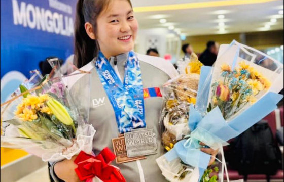 ЭНЭ ӨДӨР ЖЮҮ ЖИЦҮГИЙН ТАМИРЧИН Б.ХОНГОРЗУЛ МЭНДЭЛЖЭЭ