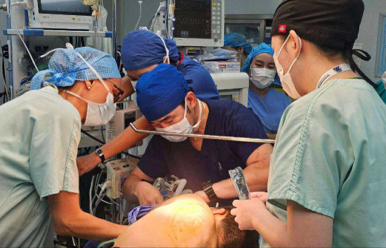 МОНГОЛД ЭМЧЛЭГДЭХ БОЛОМЖГҮЙ ХҮҮХДИЙН ЗҮРХНИЙ МЭС ЗАСЛЫГ АМЖИЛТТАЙ ХИЙЛЭЭ