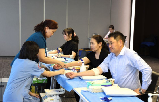 Монголбанкны ажилтнууд цусаа хандивлалаа