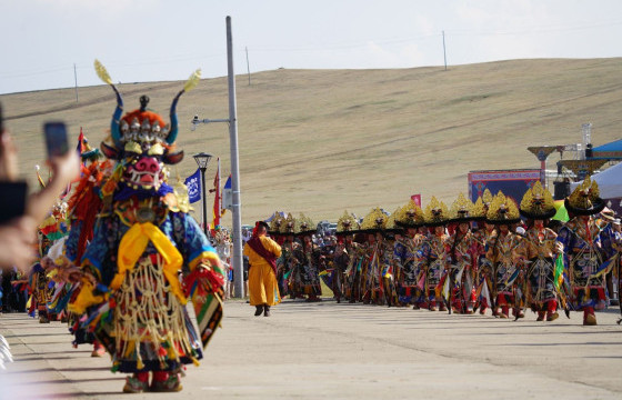 Цам харайх ёслолд 120 гаруй цамчин бүжин нааджээ