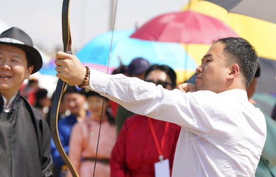 Даншиг наадамд Австрали Улсын Элчин сайд  Лео Зэнг сум тавьжээ