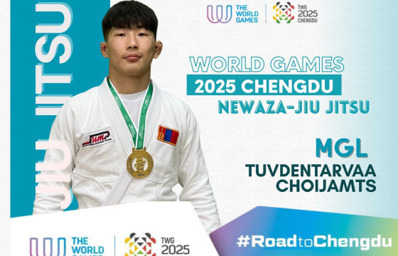 Ч.ТҮВДЭНТАРВАА:  Зүүн Азийн медалийг аавынхаа гараас авсан