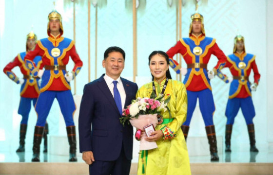 М.ЦЭРЭНЛХАМ: Намайг бахархсан нүдийг харах амьдрал тохиолдох хамгийн сайхан мэдрэмжүүдийн нэг байлаа