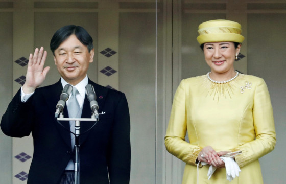 Япон улсын эзэн хаан Монголд айлчлахдаа япон цэргүүдийн булшинд хүндэтгэл үзүүлнэ