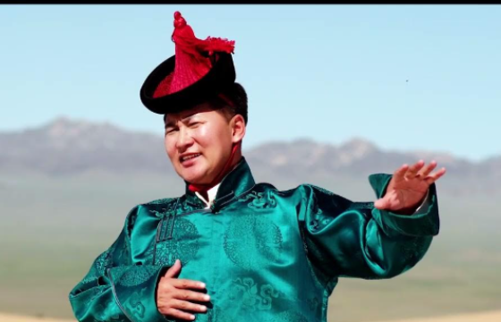 Дуучин Л.Банзрагч: 29 жилийн хөдөлмөрөө үнэлүүлж, МУГЖ цол хүртэж байгаагаа хамгийн түрүүнд эгч нартаа хэллээ