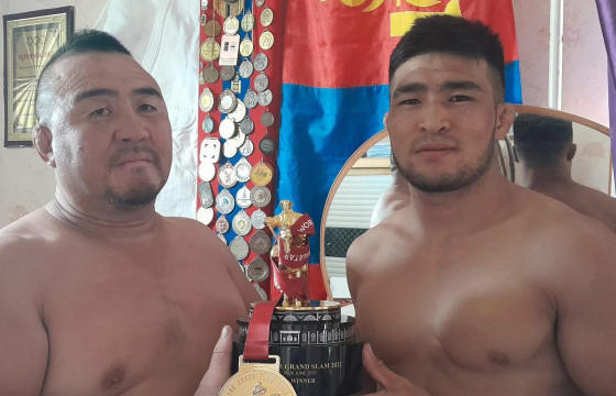 Увсын “Улаан гуталт” дэвжээний багш Ю.Баттогтох гавьяат дасгалжуулагч боллоо