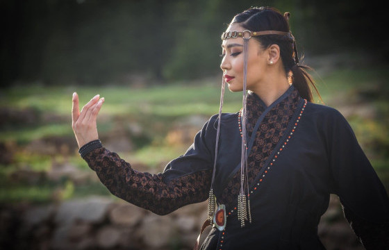 ХӨДӨЛГӨӨН ДУНДАХ ЯРУУ НАЙРАГ М.БЯМБАА