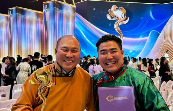 С.Баттулга ШХАБ-ын кино наадмаас “Шилдэг найруулагч” шагналыг хүртжээ